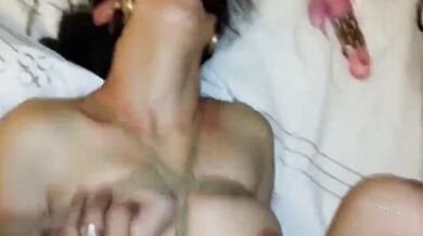 调教少妇 我也要 待会儿拷贝一份 这辈子也疯狂一次 少妇被绑起来操全新的体验 逼毛浓密